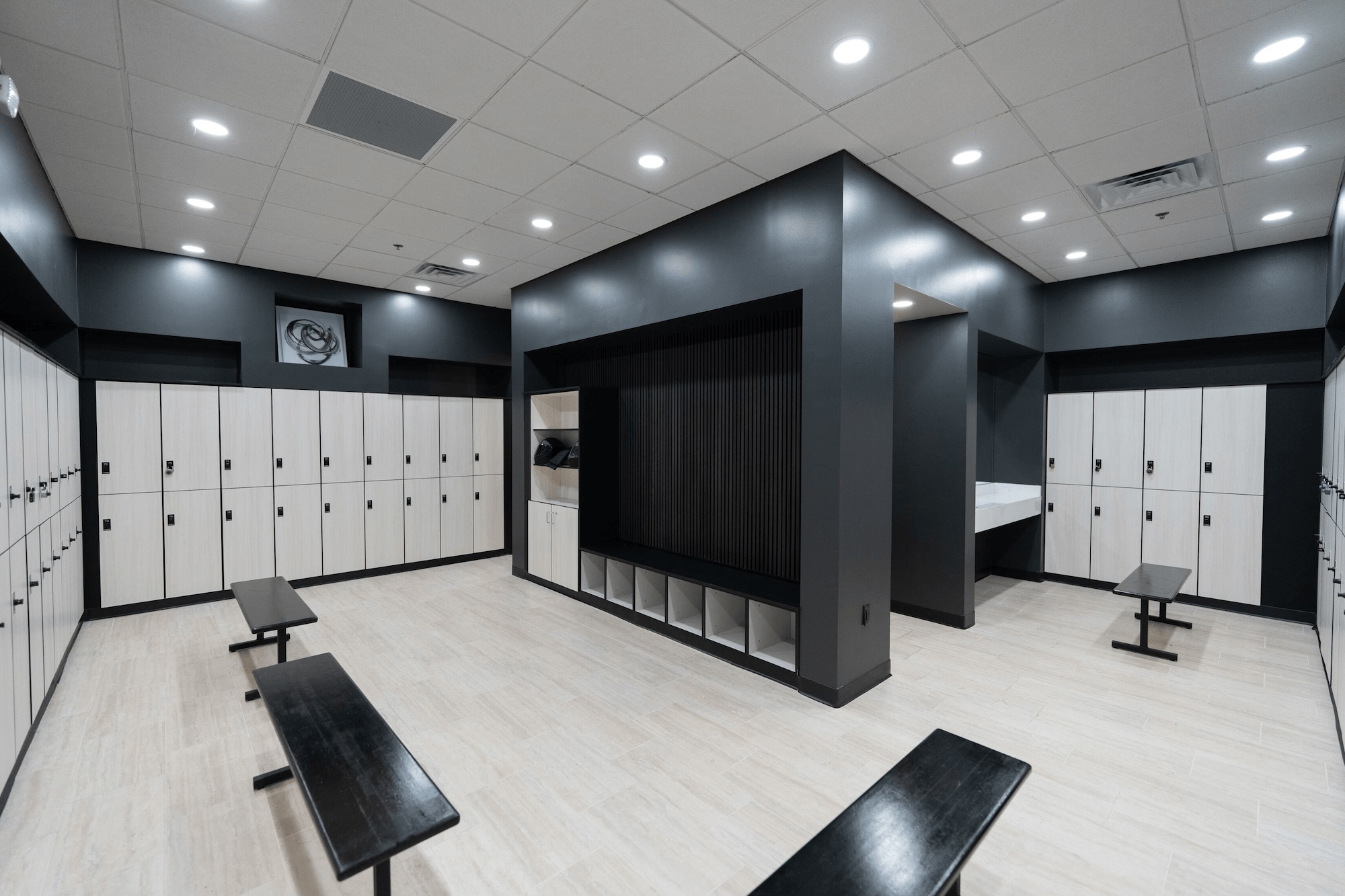 modern locker rooms at carbon performance gym in nashville tn and franklin tn