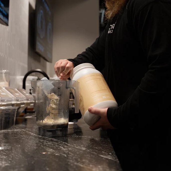man creating protein shake at the shake bar at carbon performance gym in franklin tn and nashville tn