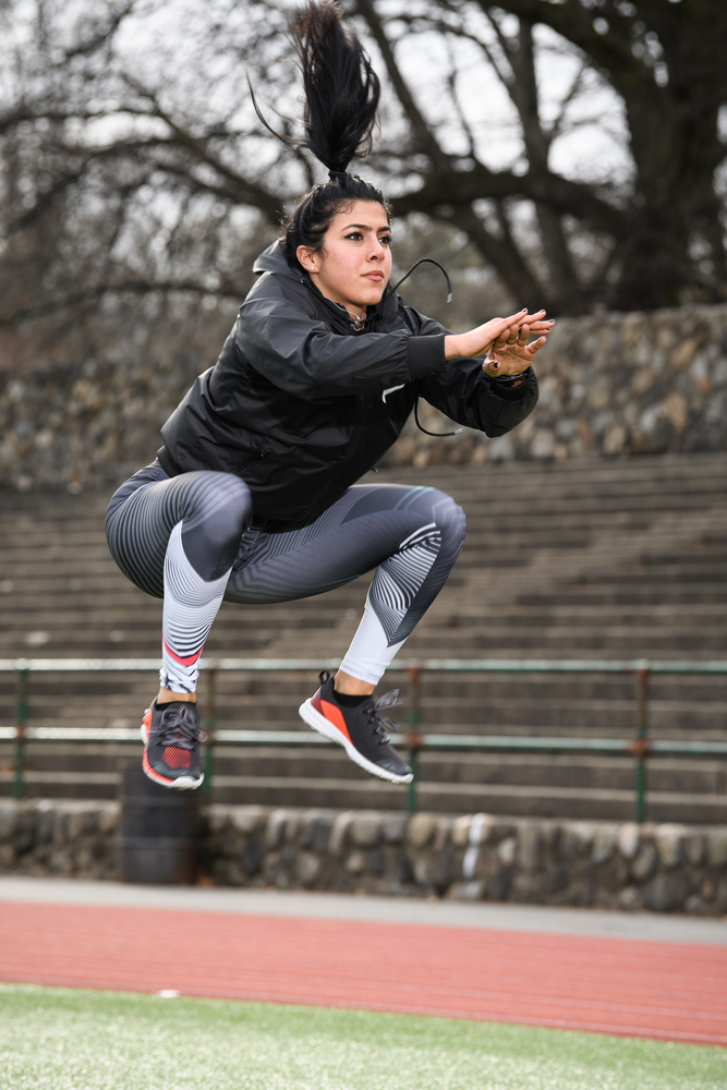 woman performing high jump for plyo ab exercise